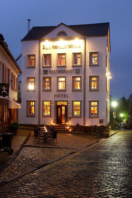 Zur Ewigen Lampe Romantisches Landhotel & Restaurant Nideggen Dış mekan fotoğraf