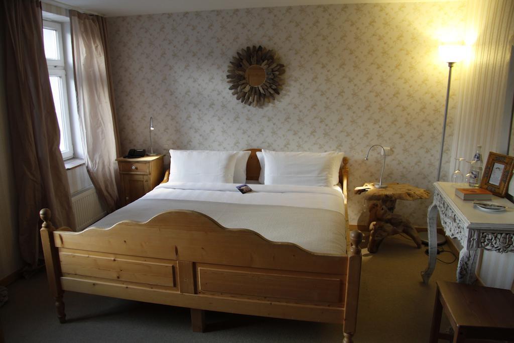Zur Ewigen Lampe Romantisches Landhotel & Restaurant Nideggen Dış mekan fotoğraf