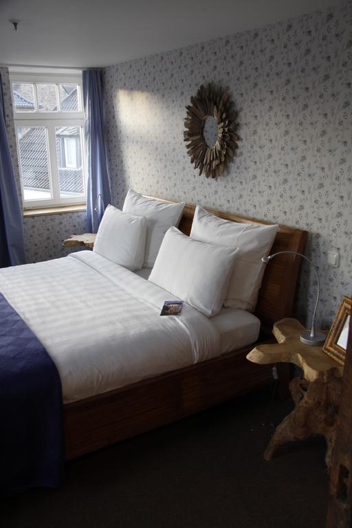 Zur Ewigen Lampe Romantisches Landhotel & Restaurant Nideggen Oda fotoğraf