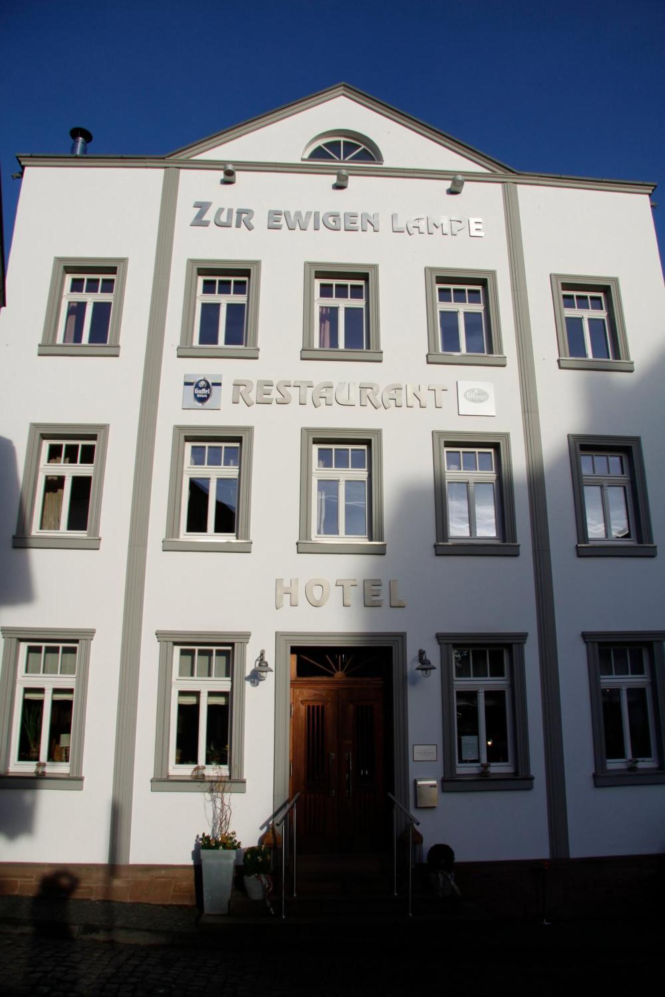 Zur Ewigen Lampe Romantisches Landhotel & Restaurant Nideggen Dış mekan fotoğraf